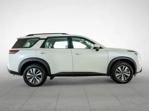 Discover undefined undefined Exterior Interior Images.Find all aspects and details of cars.