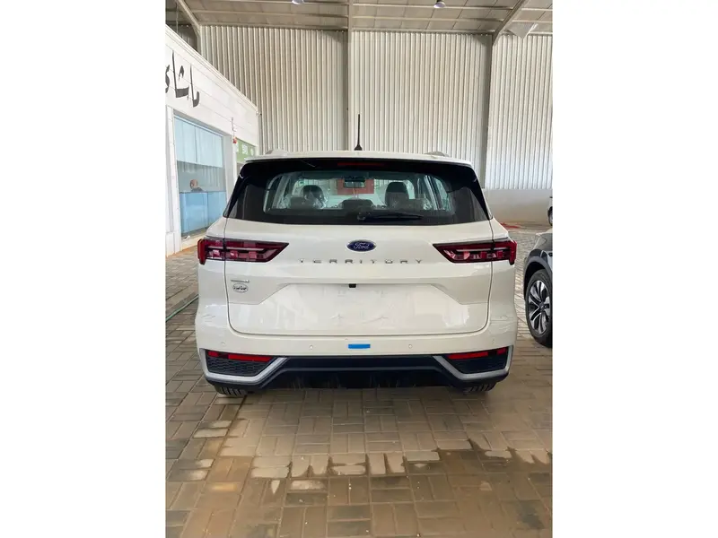 Discover undefined undefined Exterior Interior Images.Find all aspects and details of cars.