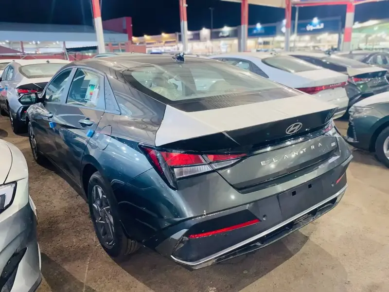 Hyundai Elantra 2025