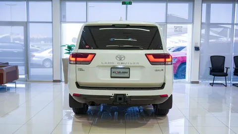 Discover undefined undefined Exterior Interior Images.Find all aspects and details of cars.