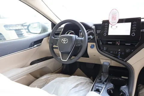 New Toyota Camry 2.5L GLE Hybrid 212 HP 2023