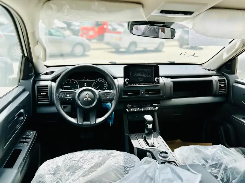 Discover undefined undefined Exterior Interior Images.Find all aspects and details of cars.