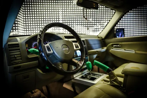 استكشف undefined undefined الصور الخارجية والداخلية. اكتشف جميع جوانب وتفاصيل السيارات.