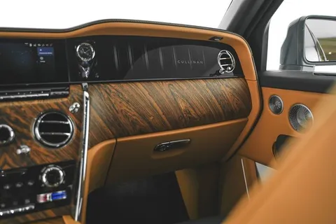 New Rolls Royce Cullinan 6.75L Twin-Turbo 563 HP 2025