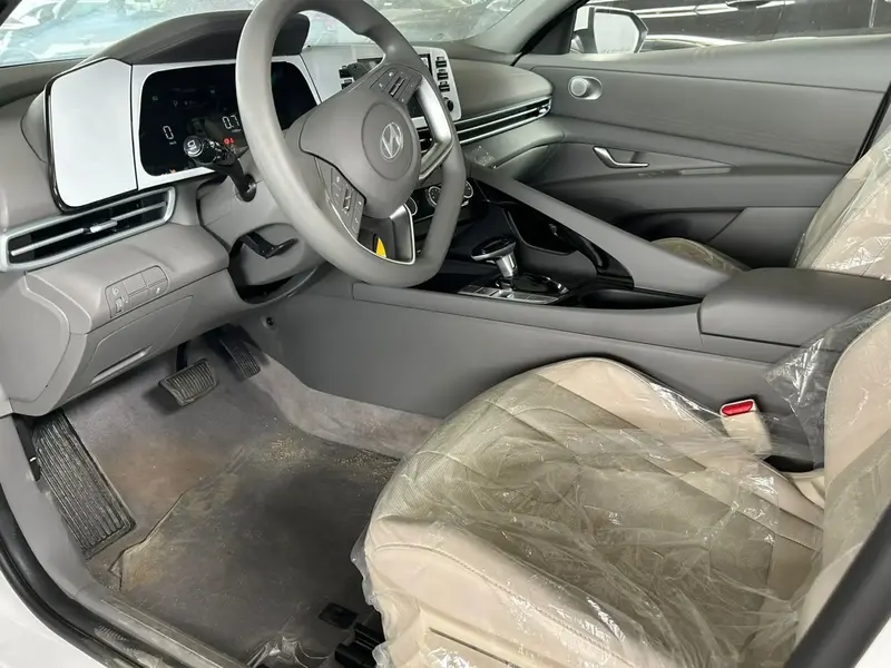 Hyundai Elantra 2025