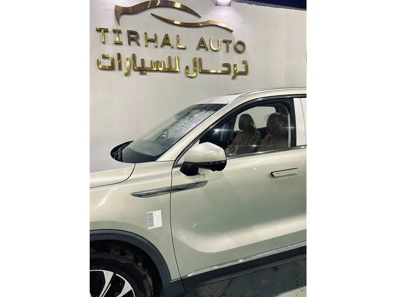 Discover undefined undefined Exterior Interior Images.Find all aspects and details of cars.