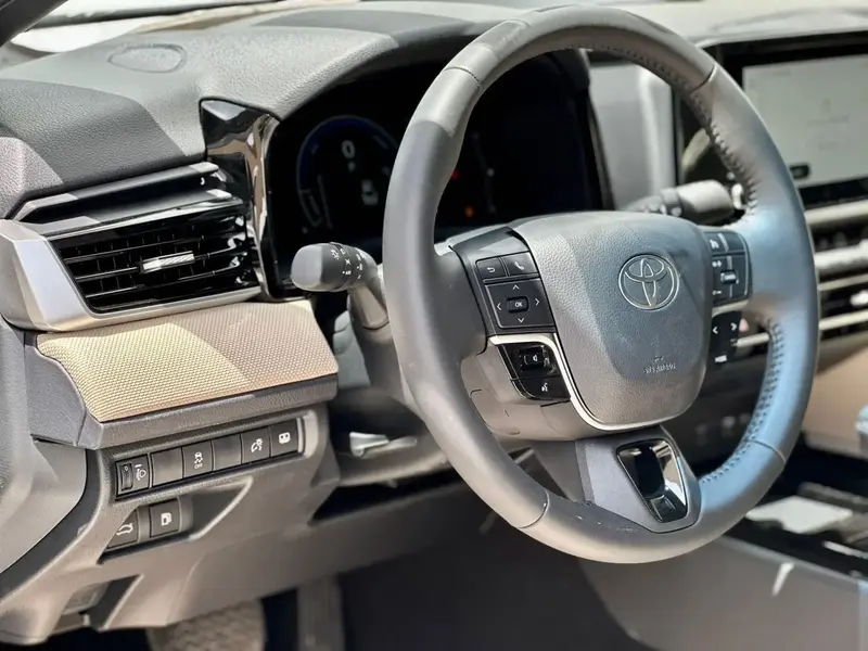 Toyota Camry 2025