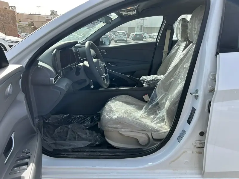 Hyundai Elantra 2023