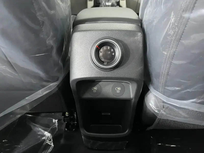 Discover undefined undefined Exterior Interior Images.Find all aspects and details of cars.