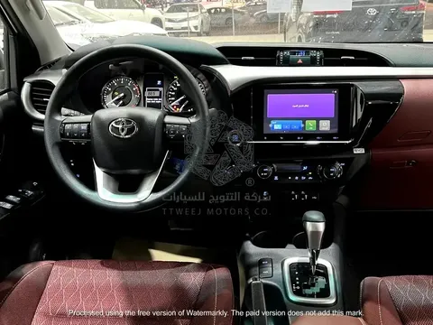 استكشف undefined undefined الصور الخارجية والداخلية. اكتشف جميع جوانب وتفاصيل السيارات.