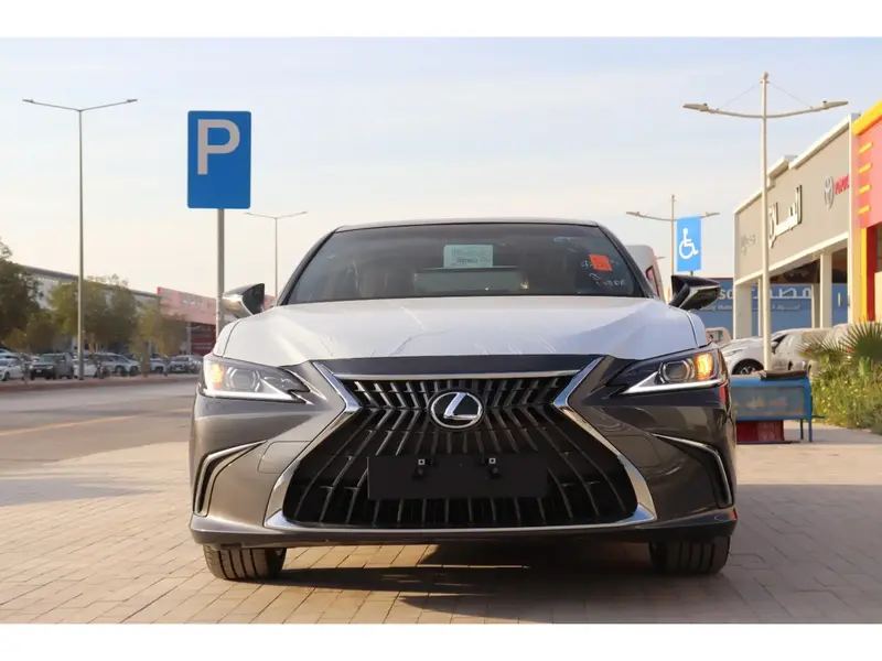 Lexus ES 2025