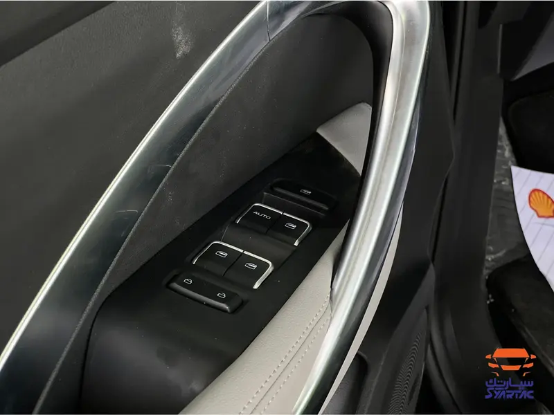 Discover undefined undefined Exterior Interior Images.Find all aspects and details of cars.