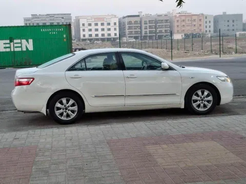 استكشف undefined undefined الصور الخارجية والداخلية. اكتشف جميع جوانب وتفاصيل السيارات.