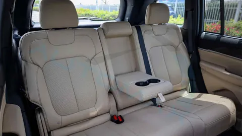 Discover undefined undefined Exterior Interior Images.Find all aspects and details of cars.