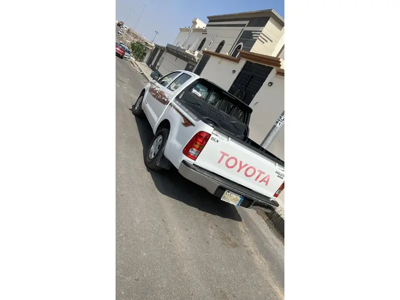 استكشف undefined undefined الصور الخارجية والداخلية. اكتشف جميع جوانب وتفاصيل السيارات.