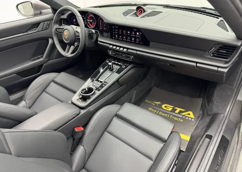 Porsche 911 Carrera GTS 2024