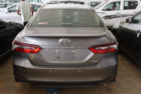 New Toyota Camry 2.5L GLE 212 HP 2023