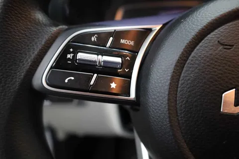 Discover undefined undefined Exterior Interior Images.Find all aspects and details of cars.