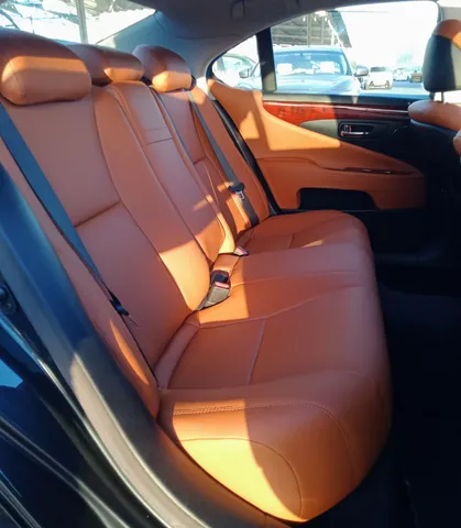 Discover undefined undefined Exterior Interior Images.Find all aspects and details of cars.