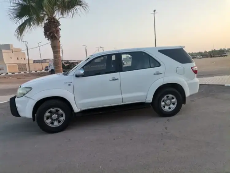 toyota toyota-fortuner image Toyota Fortuner 2011