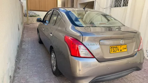 استكشف undefined undefined الصور الخارجية والداخلية. اكتشف جميع جوانب وتفاصيل السيارات.