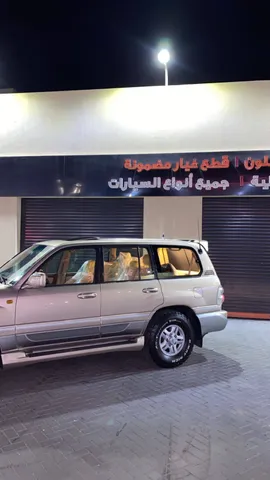 استكشف undefined undefined الصور الخارجية والداخلية. اكتشف جميع جوانب وتفاصيل السيارات.