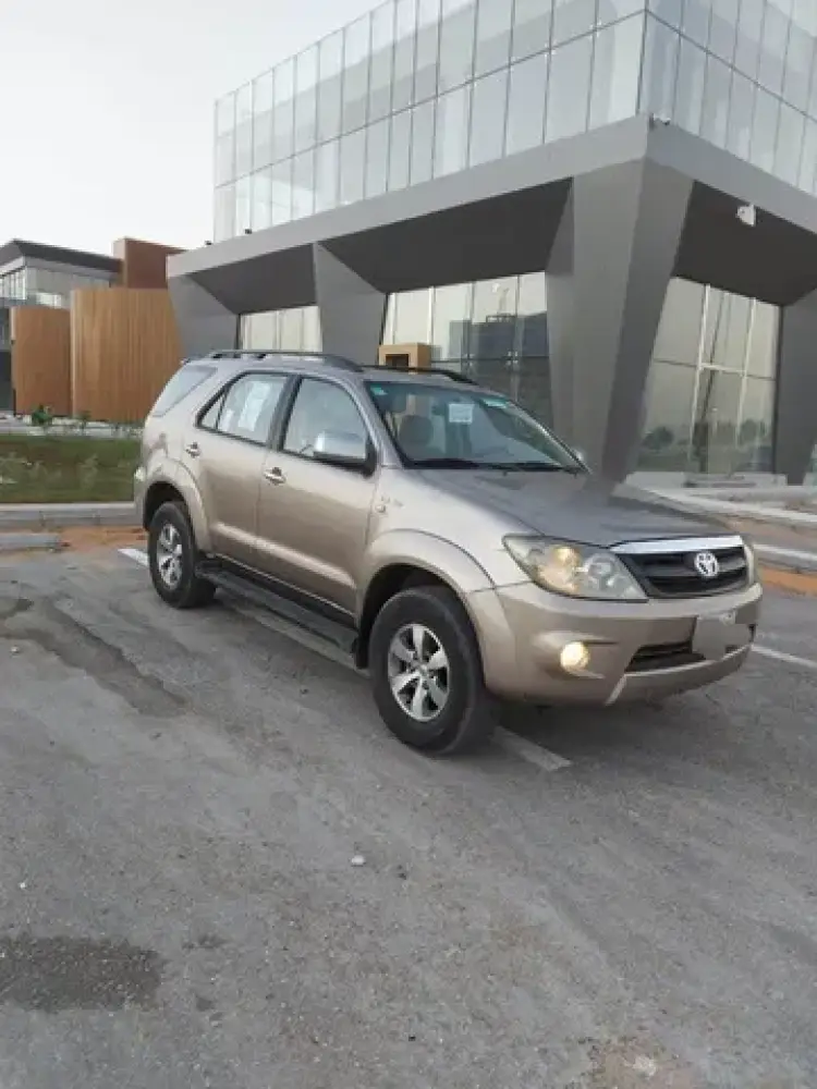 toyota toyota-fortuner image Toyota Fortuner 2006