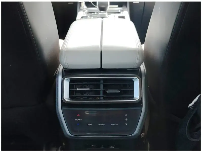 Discover undefined undefined Exterior Interior Images.Find all aspects and details of cars.