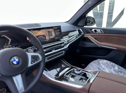 Discover undefined undefined Exterior Interior Images.Find all aspects and details of cars.