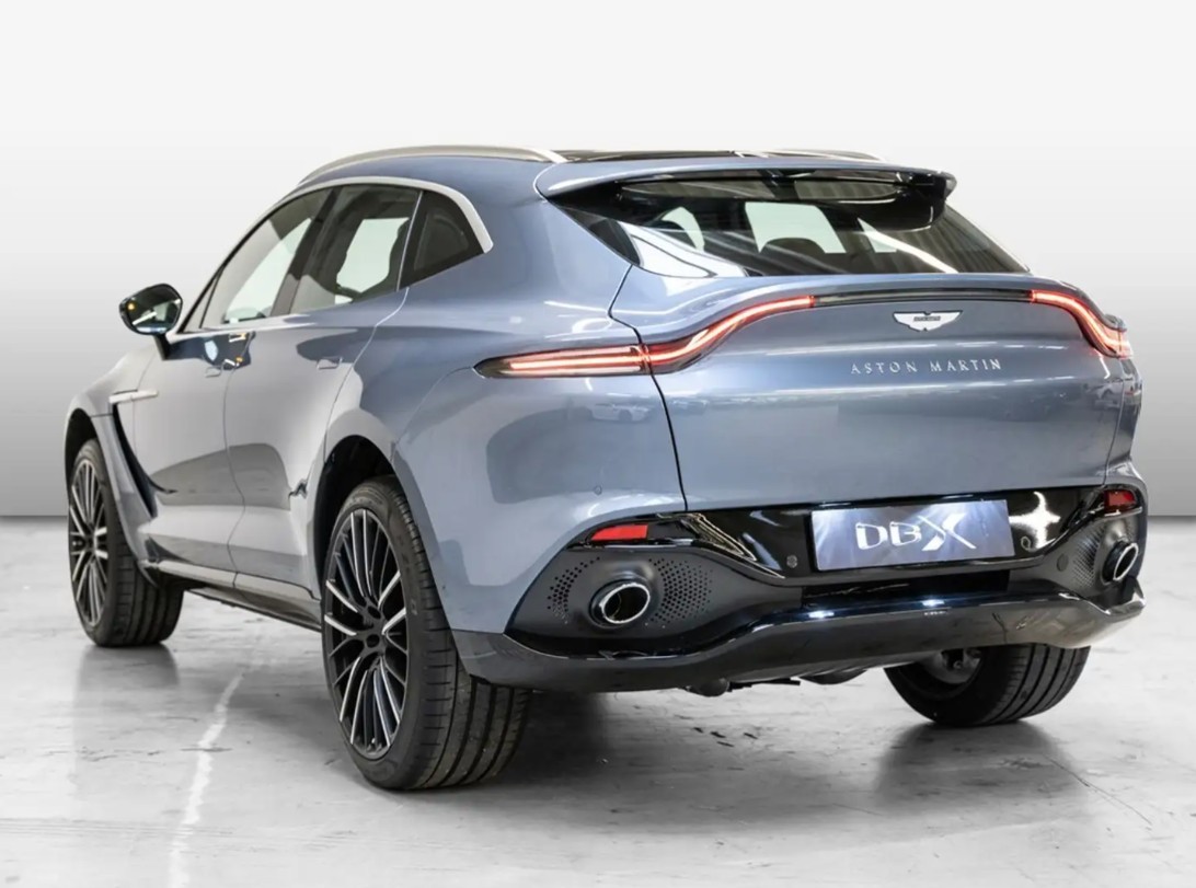 Aston Martin DBX 2024