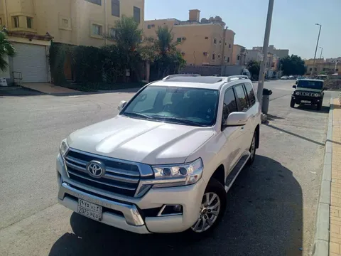 Discover undefined undefined Exterior Interior Images.Find all aspects and details of cars.
