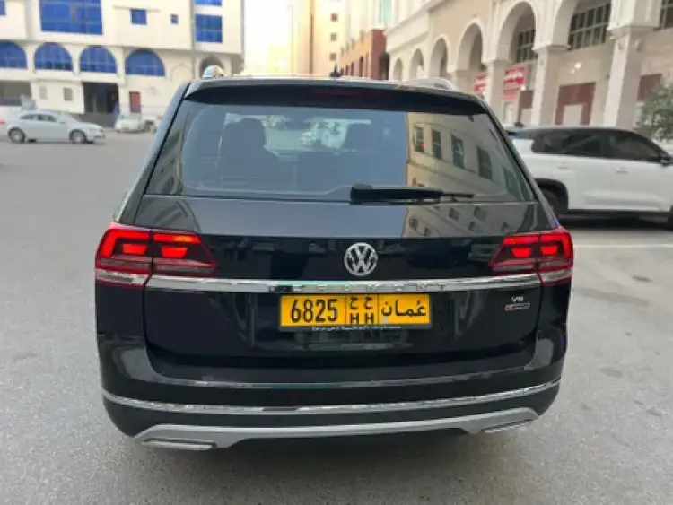 volkswagen teramont image Volkswagen Teramont 3.6L R-Line (AWD) CAPTAIN CHAIRS 2018
