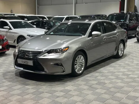 Lexus ES 350 4 door 3.5L 2016