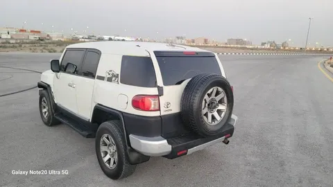 استكشف undefined undefined الصور الخارجية والداخلية. اكتشف جميع جوانب وتفاصيل السيارات.