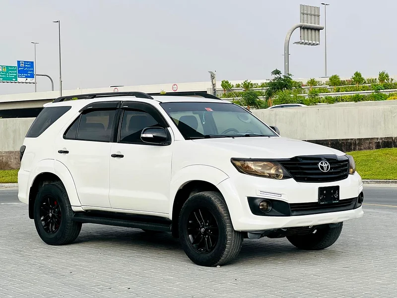 تويوتا فورتونر 2015