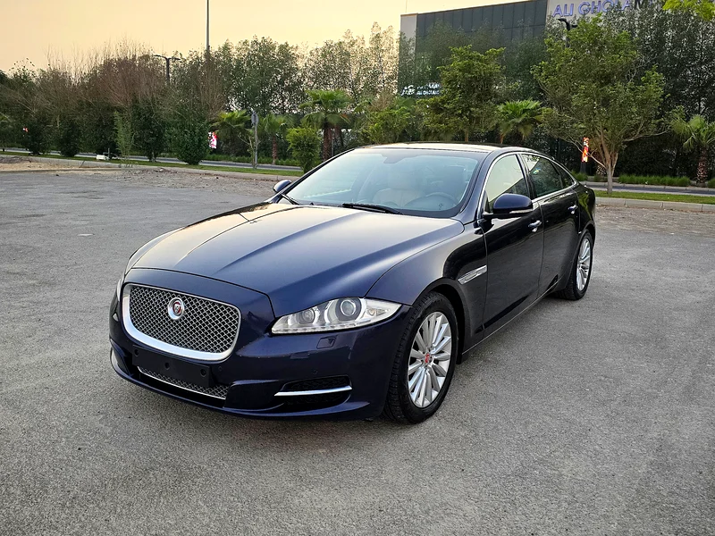 جاكوار XJ 2015