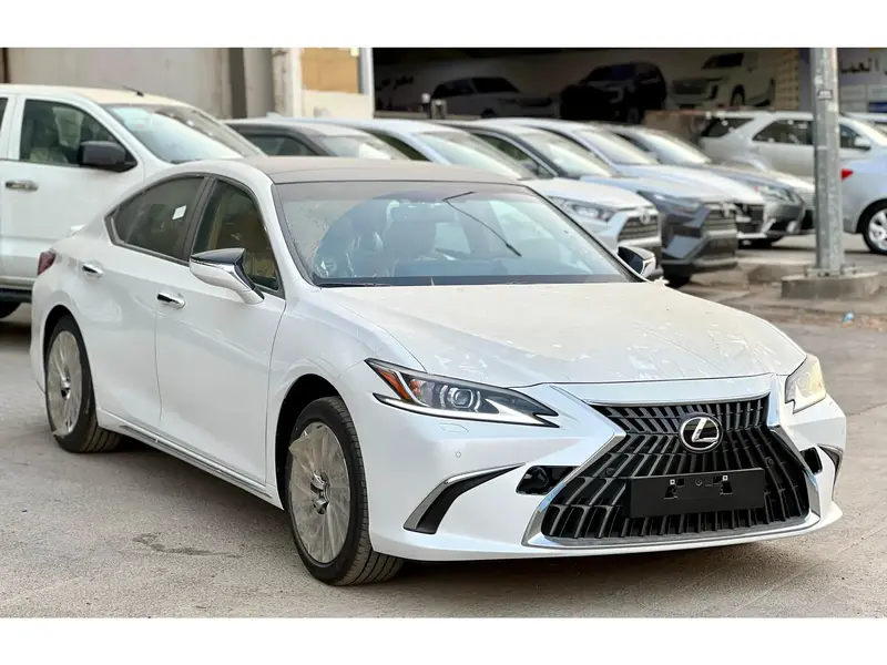 Discover undefined undefined Exterior Interior Images.Find all aspects and details of cars.