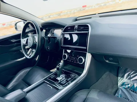 Jaguar XE 2.0T HSE (250 PS) 2020