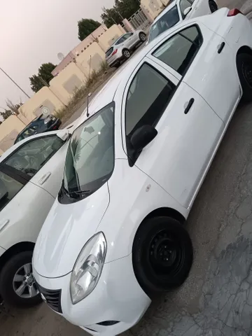 استكشف undefined undefined الصور الخارجية والداخلية. اكتشف جميع جوانب وتفاصيل السيارات.