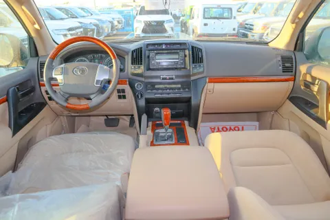 Toyota Land Cruiser 4.5L GXR Petrol 2015