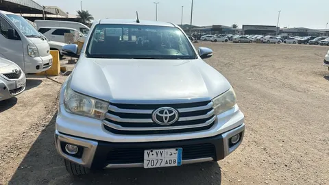 استكشف undefined undefined الصور الخارجية والداخلية. اكتشف جميع جوانب وتفاصيل السيارات.