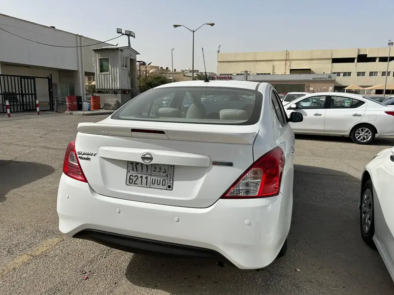 Nissan Sunny 2022