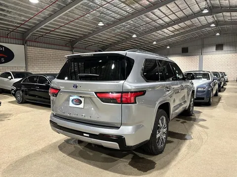 Discover undefined undefined Exterior Interior Images.Find all aspects and details of cars.