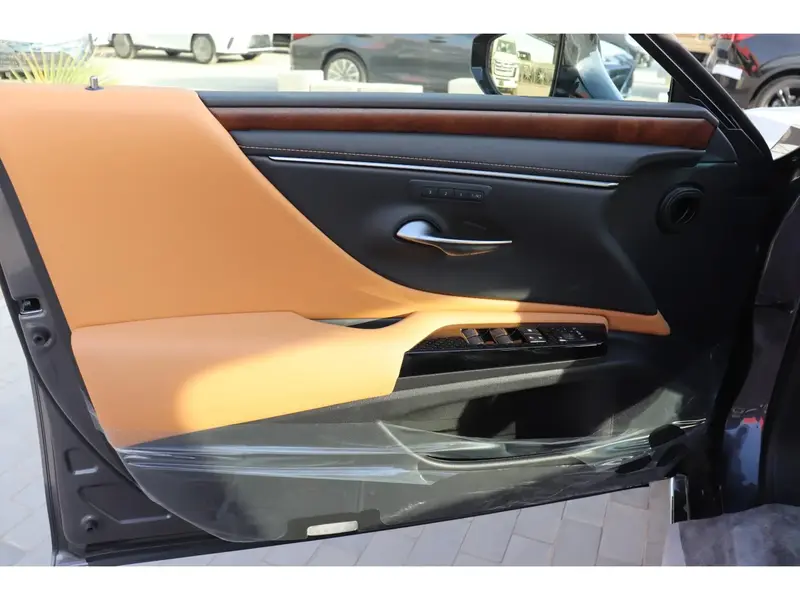 Lexus ES 2025