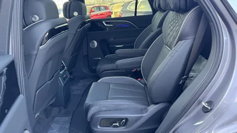 New Hongqi E-HS9 Flagship (7 Seats) 2024