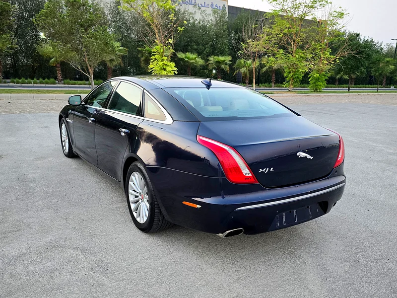 جاكوار XJ 2015