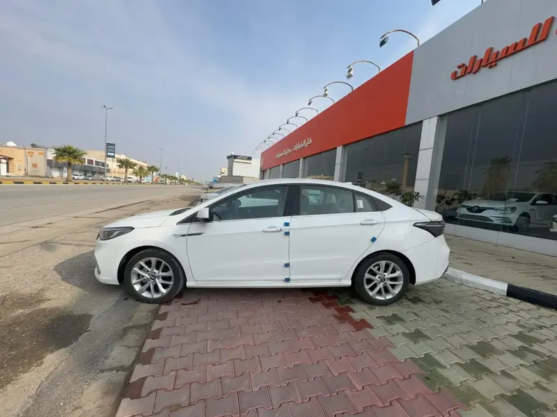 Discover undefined undefined Exterior Interior Images.Find all aspects and details of cars.