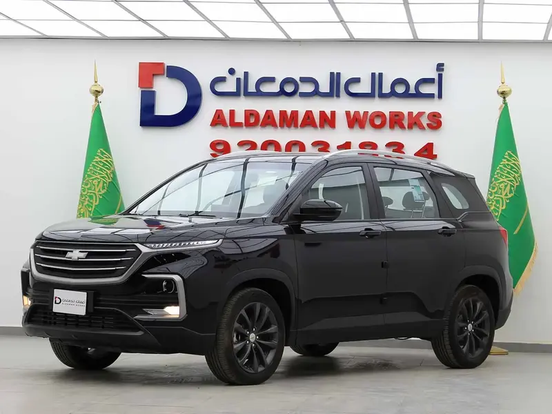 استكشف undefined undefined الصور الخارجية والداخلية. اكتشف جميع جوانب وتفاصيل السيارات.