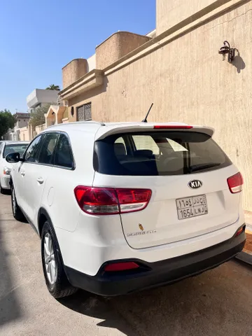 Discover undefined undefined Exterior Interior Images.Find all aspects and details of cars.