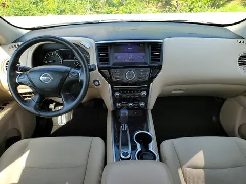 Discover undefined undefined Exterior Interior Images.Find all aspects and details of cars.